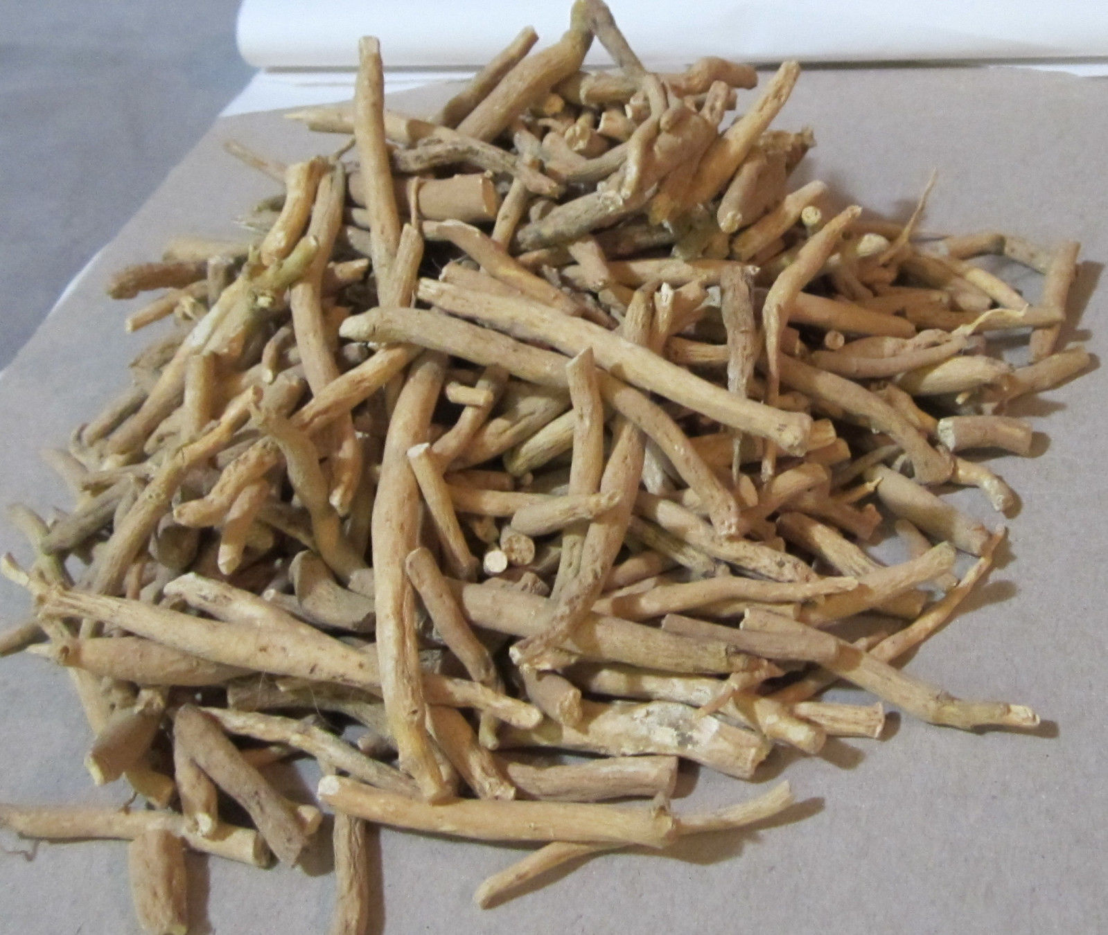 Ashwagandha Roots Withania Somnifera Indian Ginseng Raw & Whole Herbs