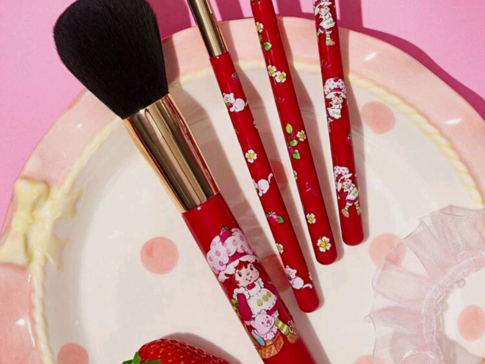 Strawberry Shortcake Makeup Brush Set Angled, Synthetic Fiber w/ Pink Pouch Kawa