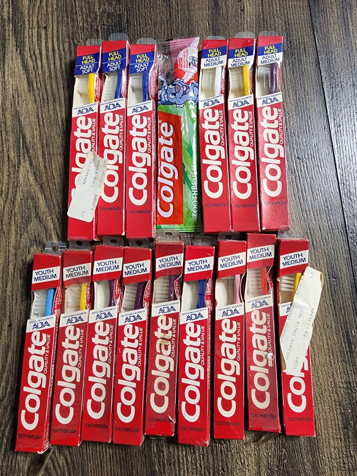 Vintage Lot Colgate Toothbrushes Soft Medium Bristles Adult Youth Multicolored