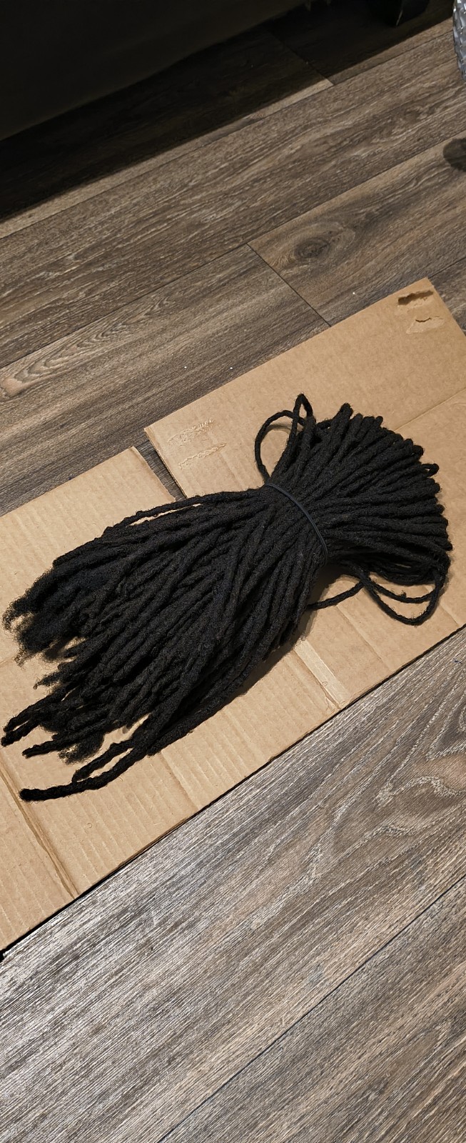 40 locs of Real human hair ( 24-30+ inches)