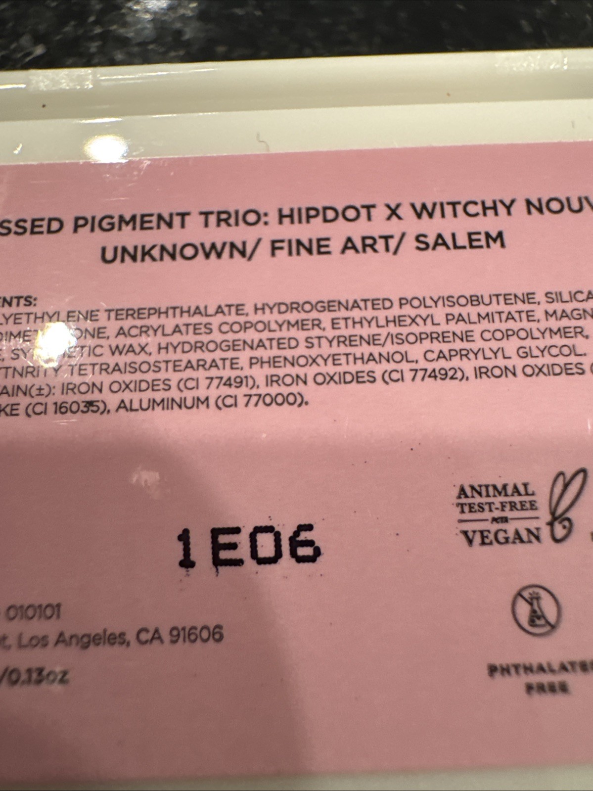 (1) HIPDOT Witchy Nouveau Pressed Pigment Unknown Fine Art Salem eyeshadow