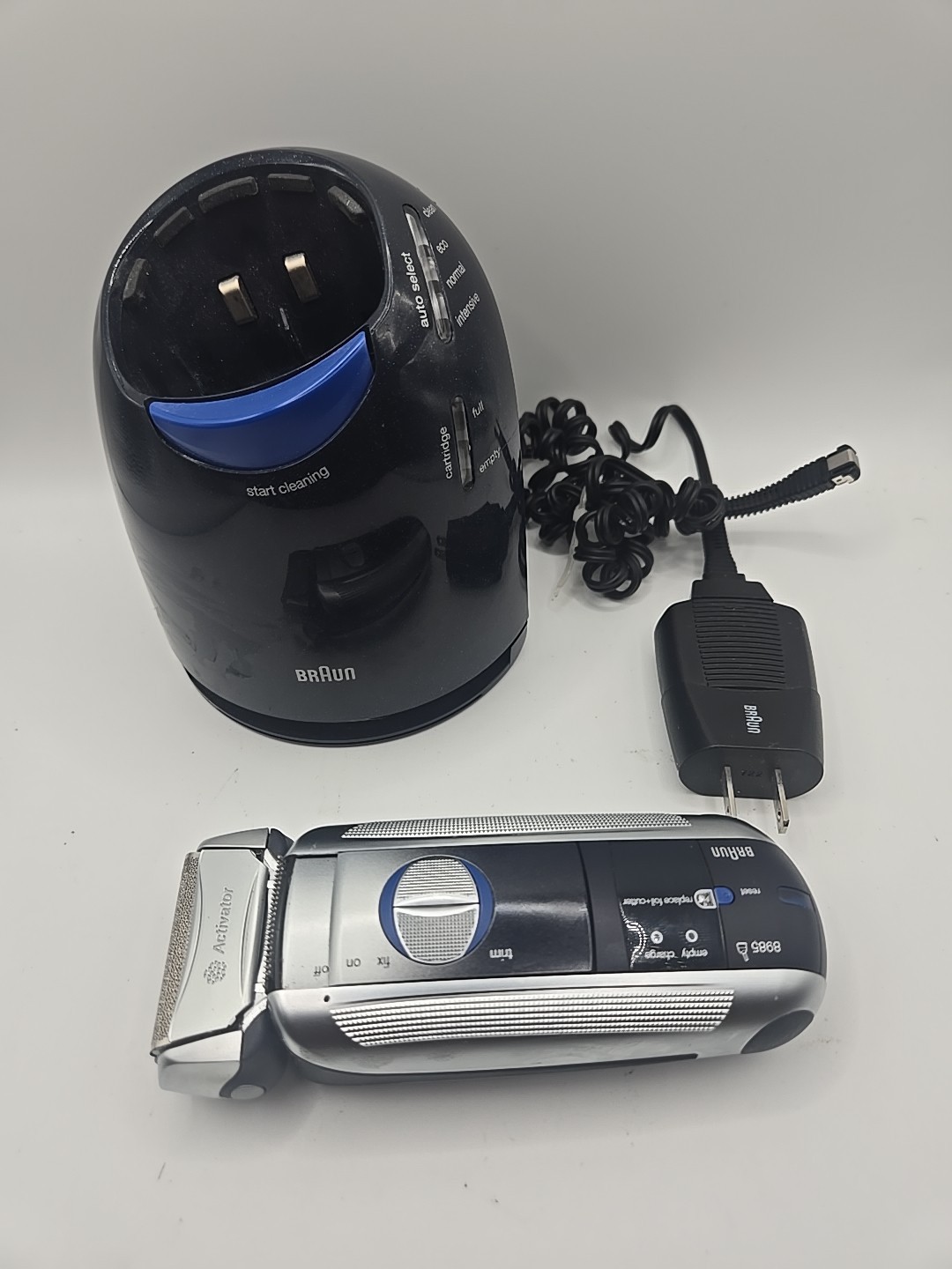 Braun 8000 Series 360 Model 8985 Shaver w/Cleaning Dock & Charger